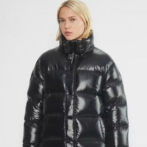 The Super Puff™ - Hi-Gloss Black Aritzia Size XSmall Like New
